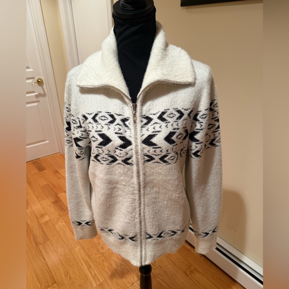 Belldini Cream and Black Teddy Jacket Warm Soft Stylish Ski Resort A Must ❤️